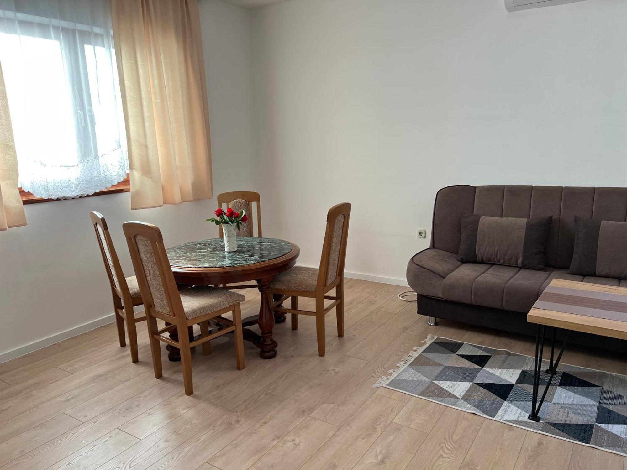 Cheap House Near The Center Of The City Мостар Екстериор снимка